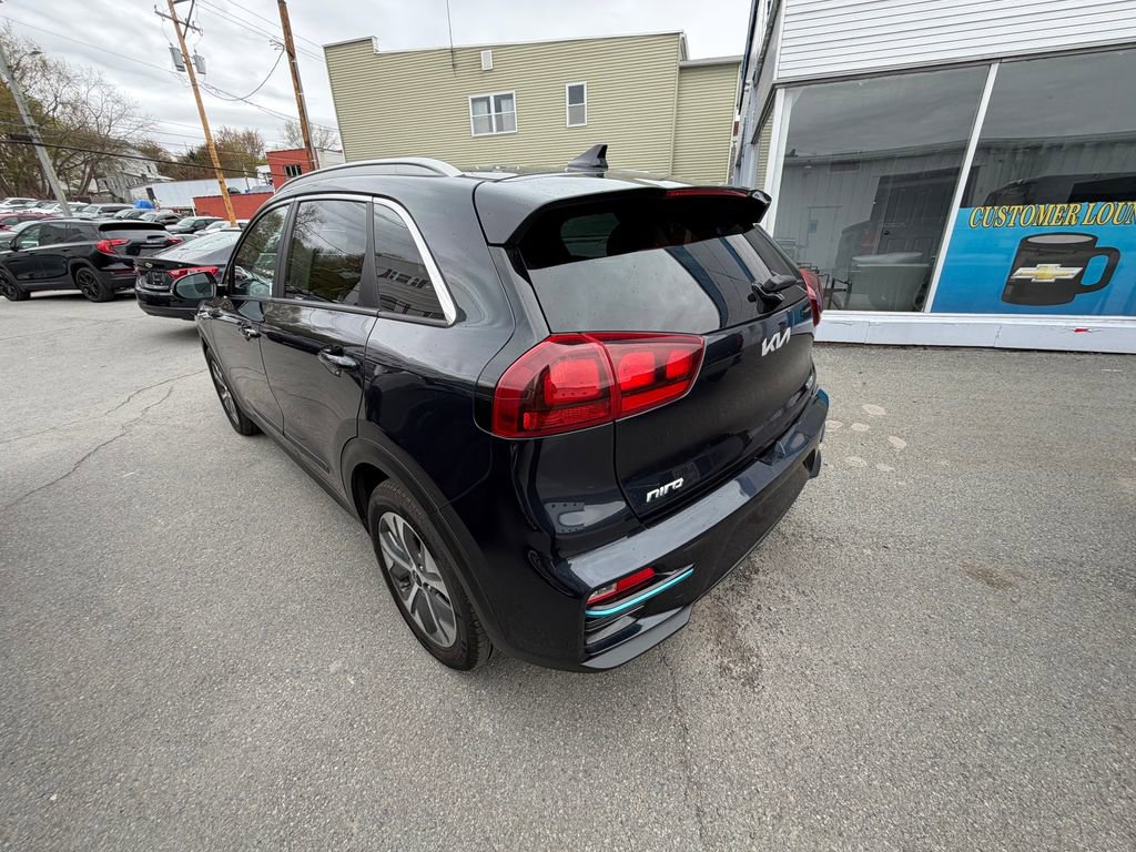 Used 2022 Kia Niro EX w/ Cold Weather Package FWD image 3