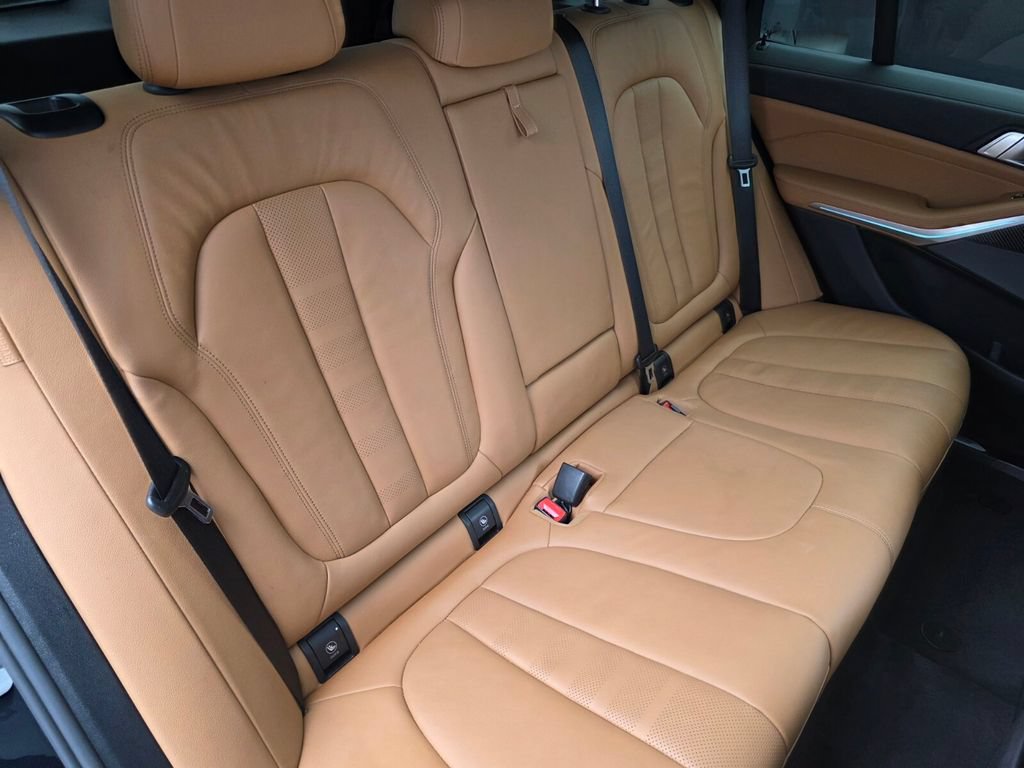 Used 2022 BMW X5 M50i AWD/4WD image 27