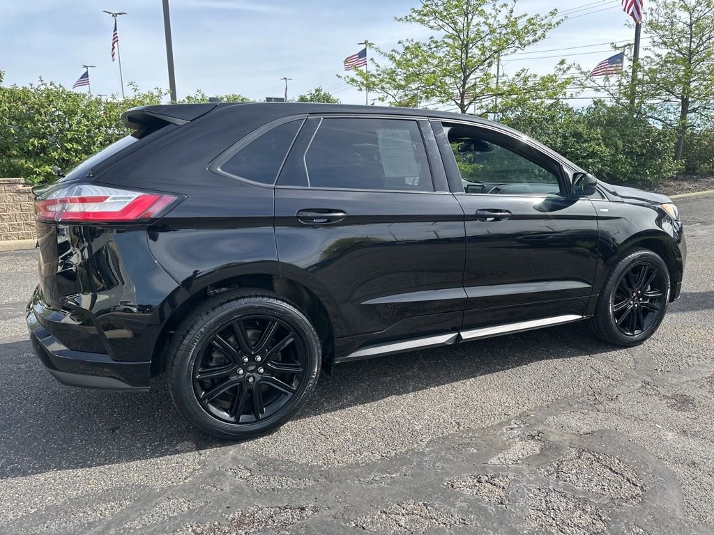 Used 2023 Ford Edge ST-Line w/ Class II Trailer Tow Package AWD/4WD image 14