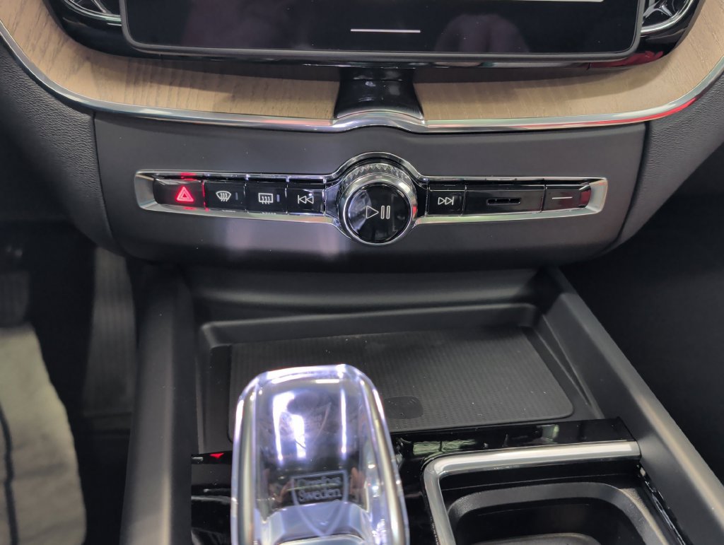 New 2026 Volvo XC60 B5 Plus w/ Protection Package Premier AWD/4WD image 23