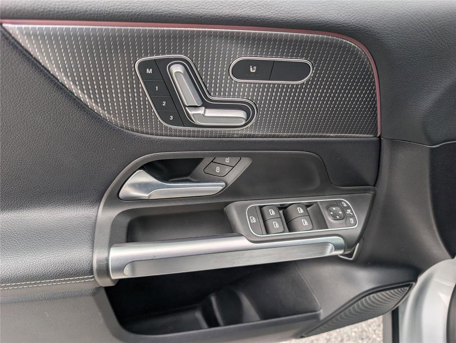 Used 2021 Mercedes-Benz GLB 250 4MATIC image 19