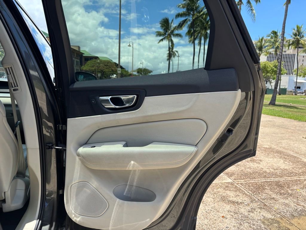 Used 2018 Volvo XC60 T6 Momentum w/ Convenience Package AWD/4WD image 17