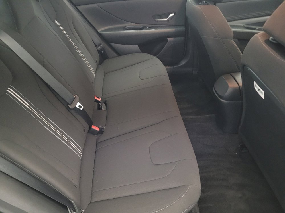Used 2023 Hyundai Elantra SEL w/ Convenience Package image 19