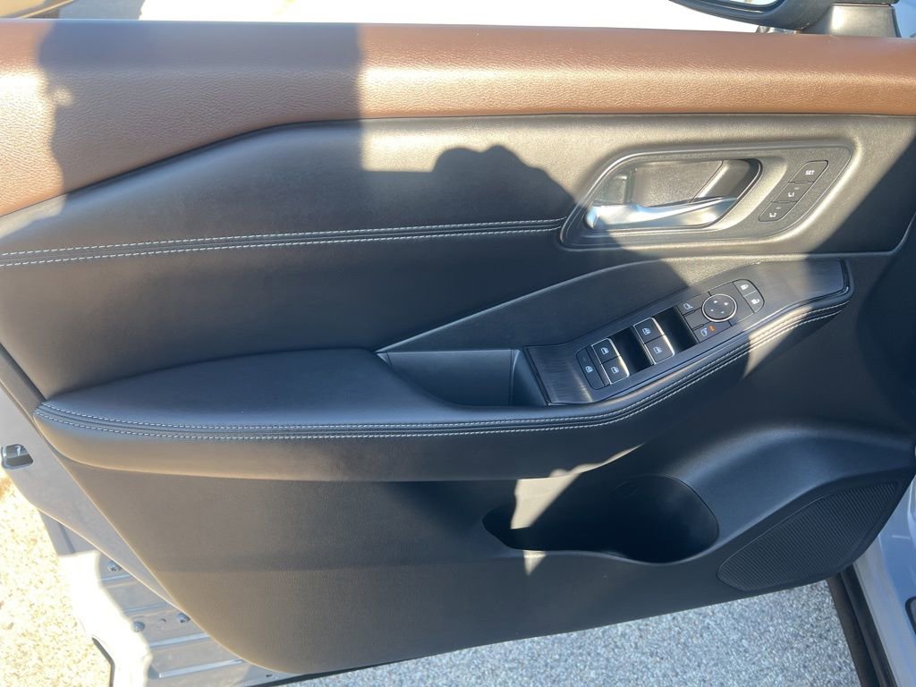 Certified 2023 Nissan Rogue SL w/ SL Premium Package image 7