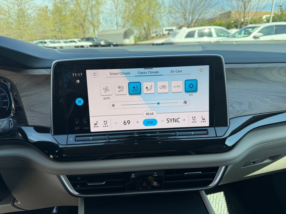 New 2026 Volkswagen Atlas SE image 18