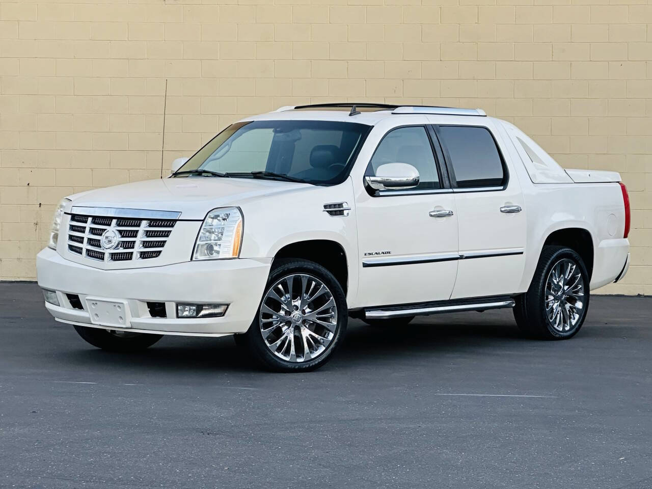 Used 2008 Cadillac Escalade EXT AWD/4WD image 4