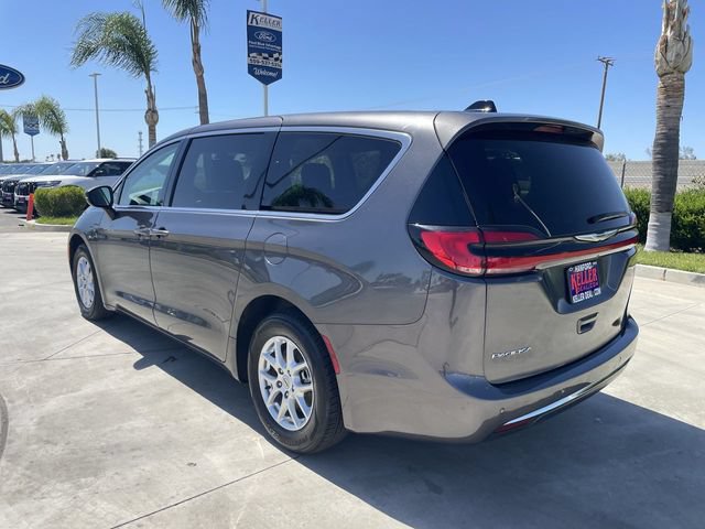 Used 2023 Chrysler Pacifica Touring-L FWD image 6