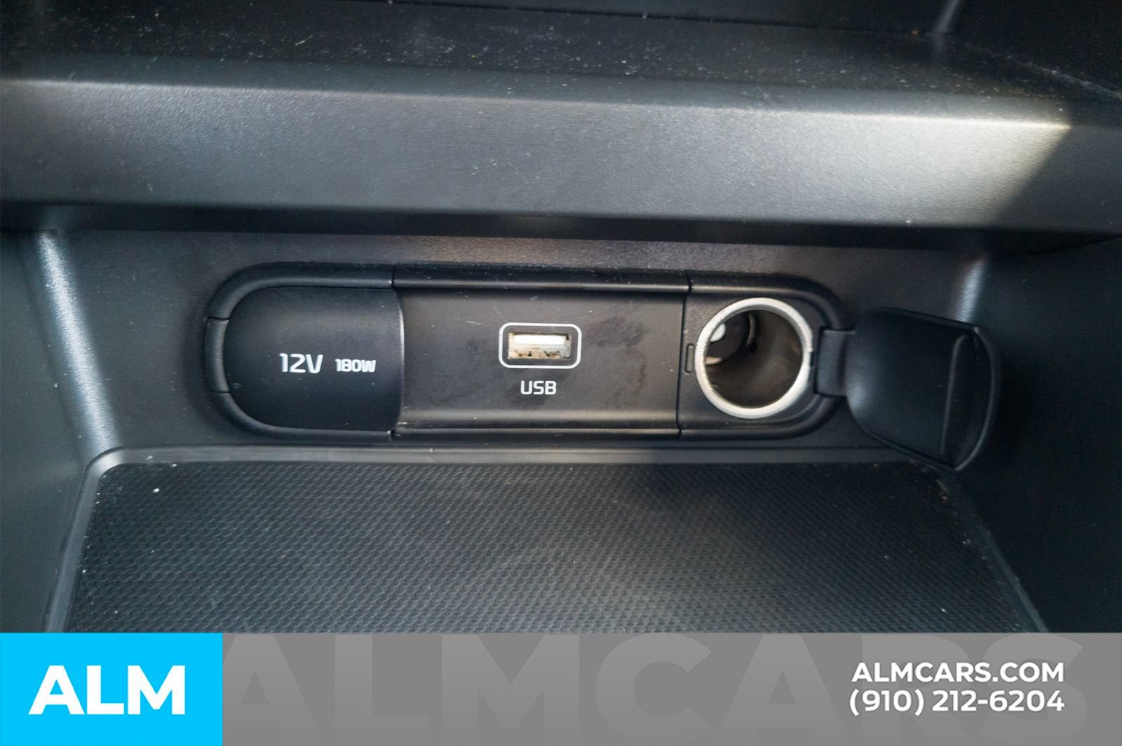 Used 2025 Kia Soul LX w/ LX Technology Package FWD image 25