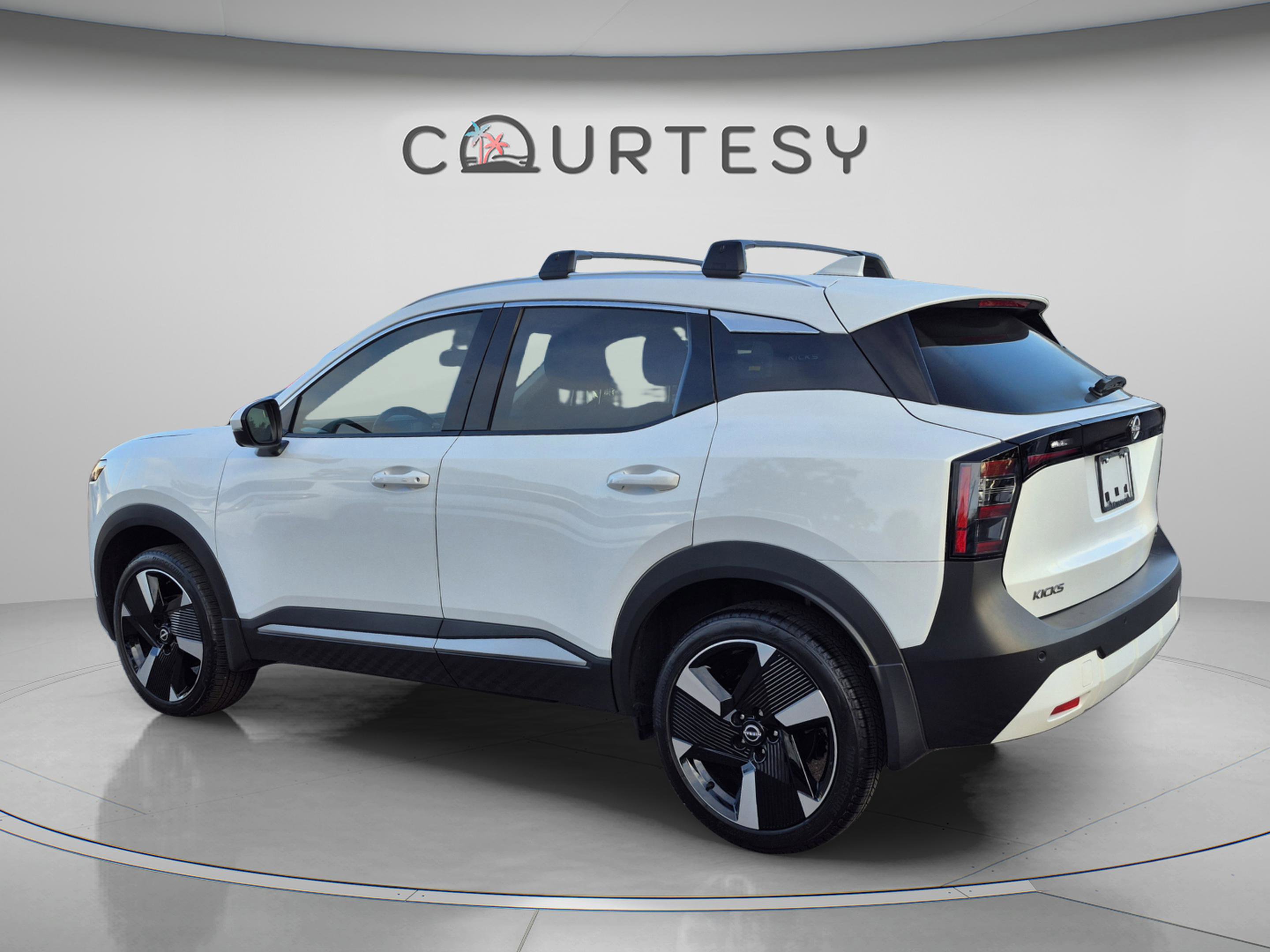 Certified 2025 Nissan Kicks SR FWD image 5