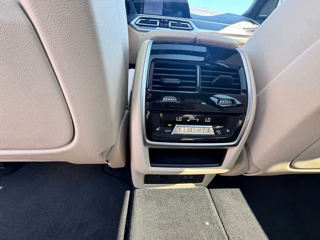 Used 2021 BMW X7 xDrive40i w/ M Sport Package AWD/4WD image 20