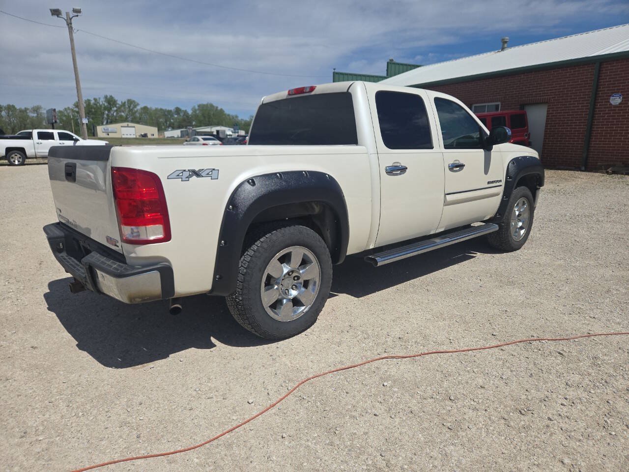 Used 2011 GMC Sierra 1500 SLE w/ Regional Value Package AWD/4WD image 3