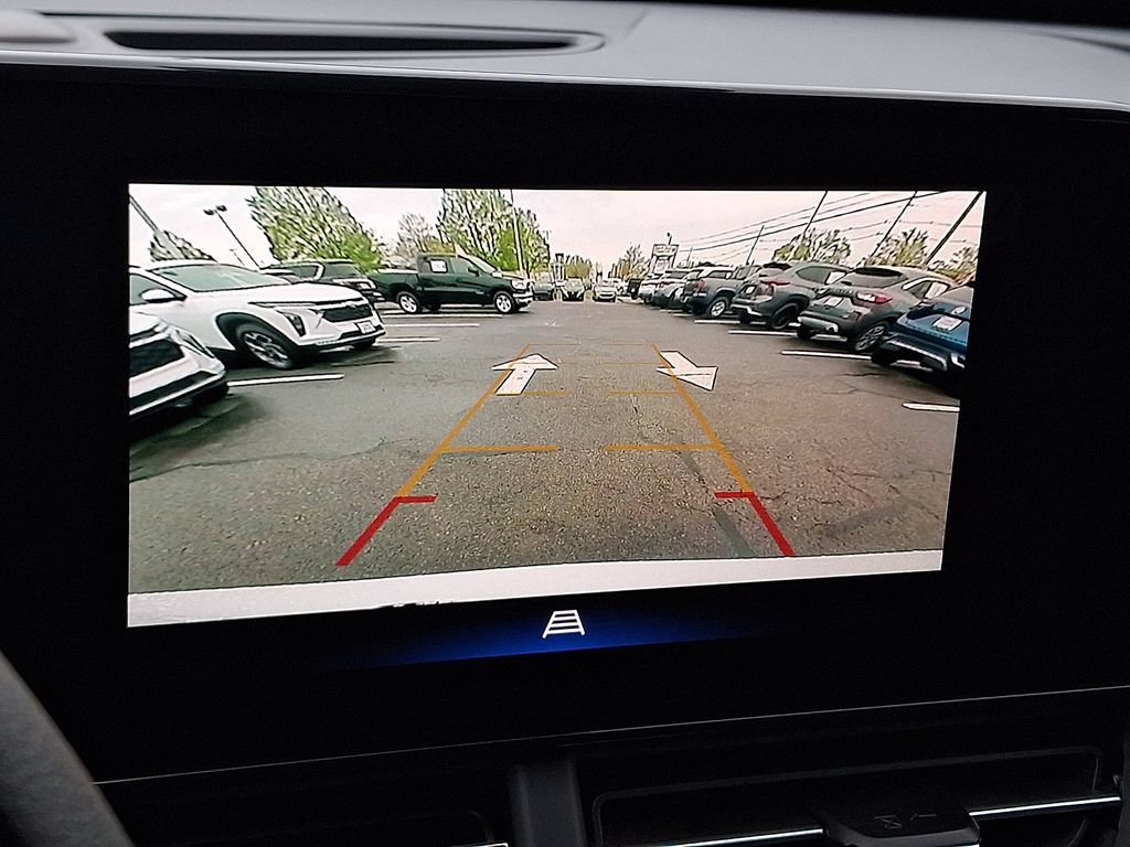 Used 2025 Chevrolet Trax LT FWD image 4