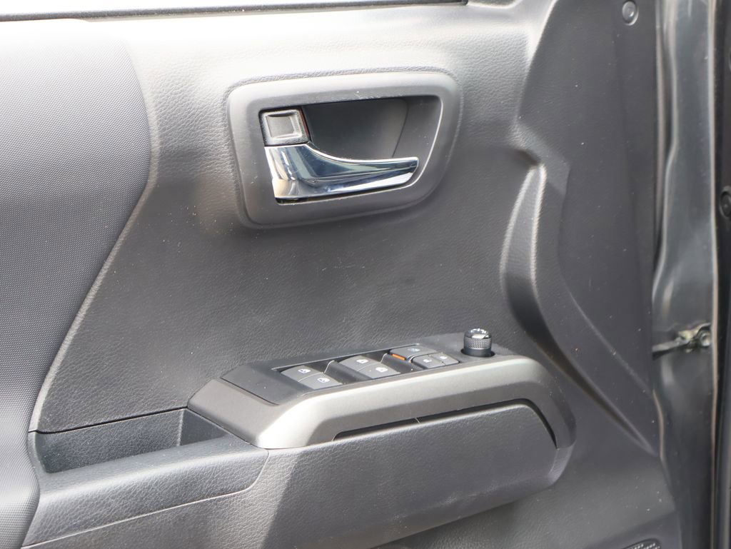 Used 2023 Toyota Tacoma TRD Off-Road image 21