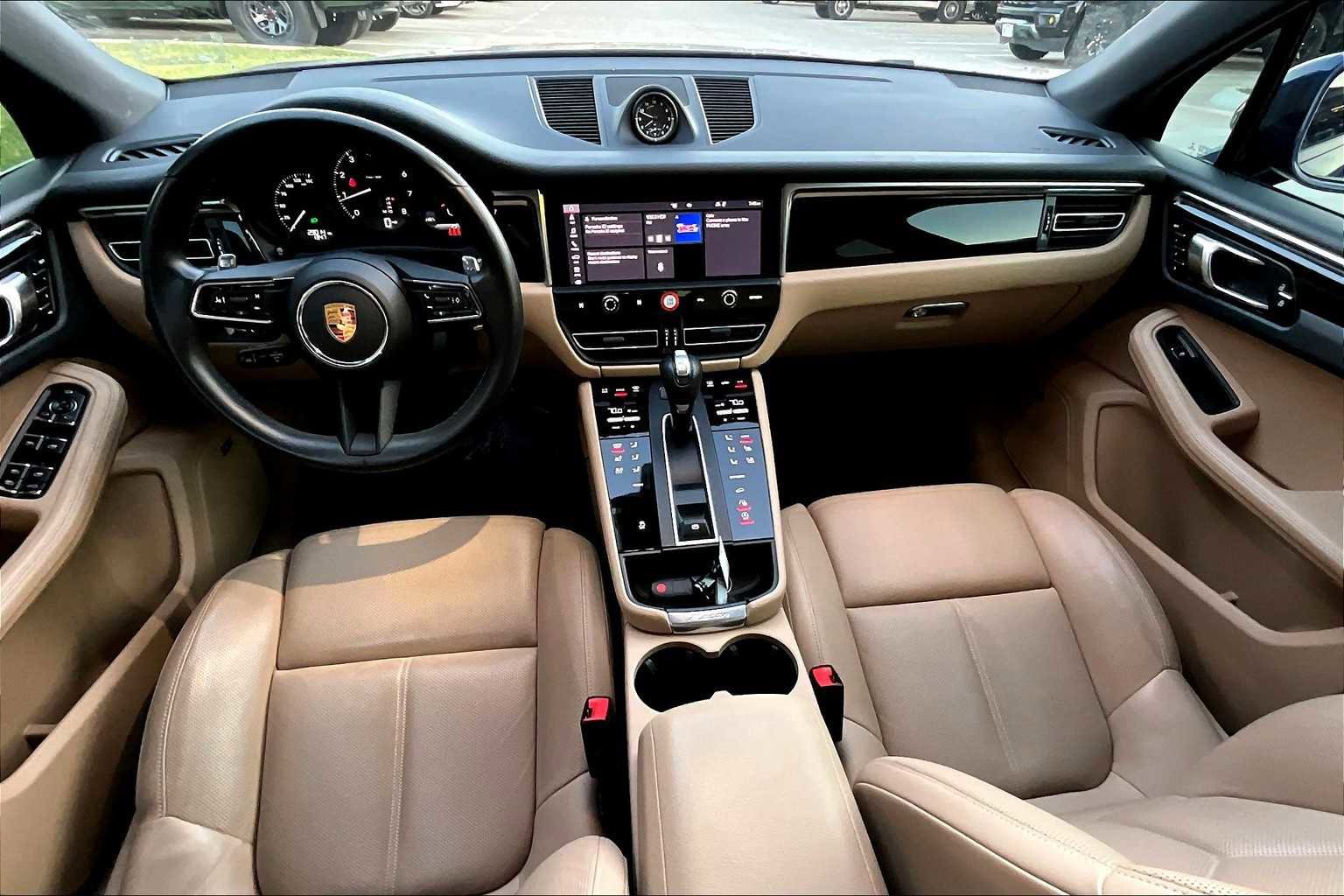 Used 2023 Porsche Macan Turbo AWD/4WD image 29