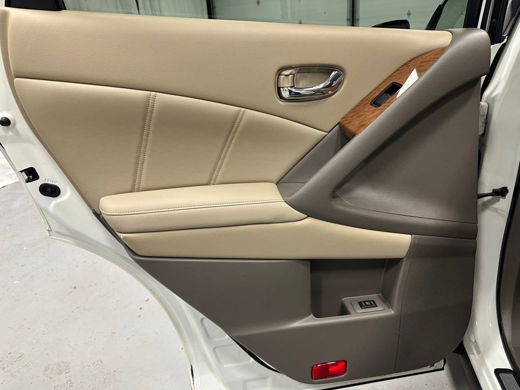 Used 2014 Nissan Murano LE w/ Platinum Edition Package image 35