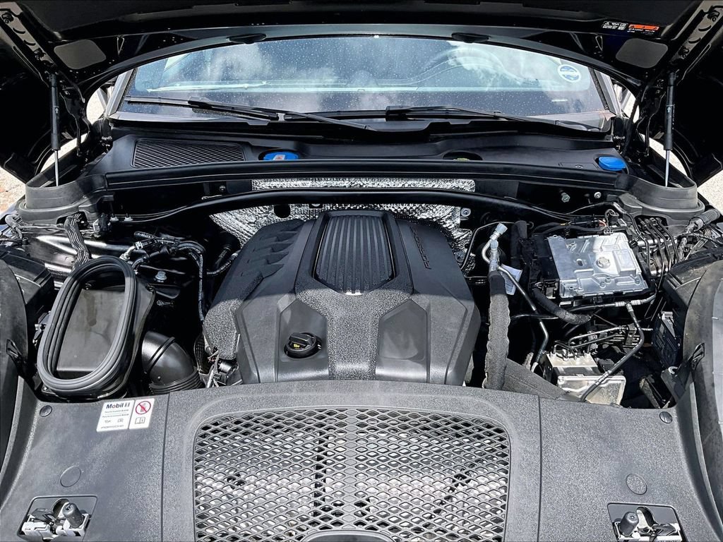Used 2024 Porsche Macan Turbo AWD/4WD image 23