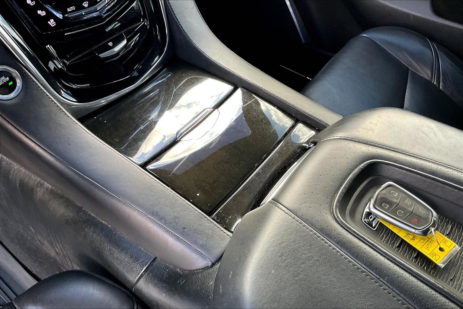 Used 2017 Cadillac Escalade Platinum image 16