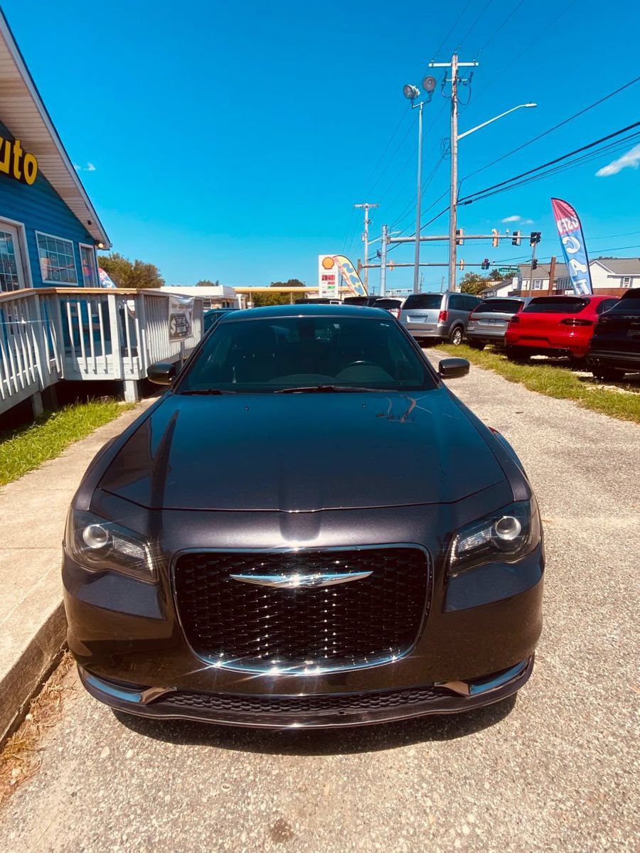 Used 2017 Chrysler 300 S w/ 300S Premium Group AWD/4WD image 4