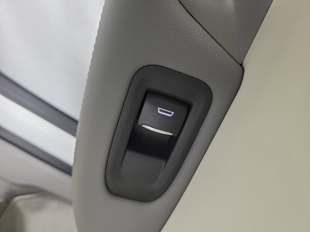 Certified 2022 Cadillac XT5 Premium Luxury FWD image 14