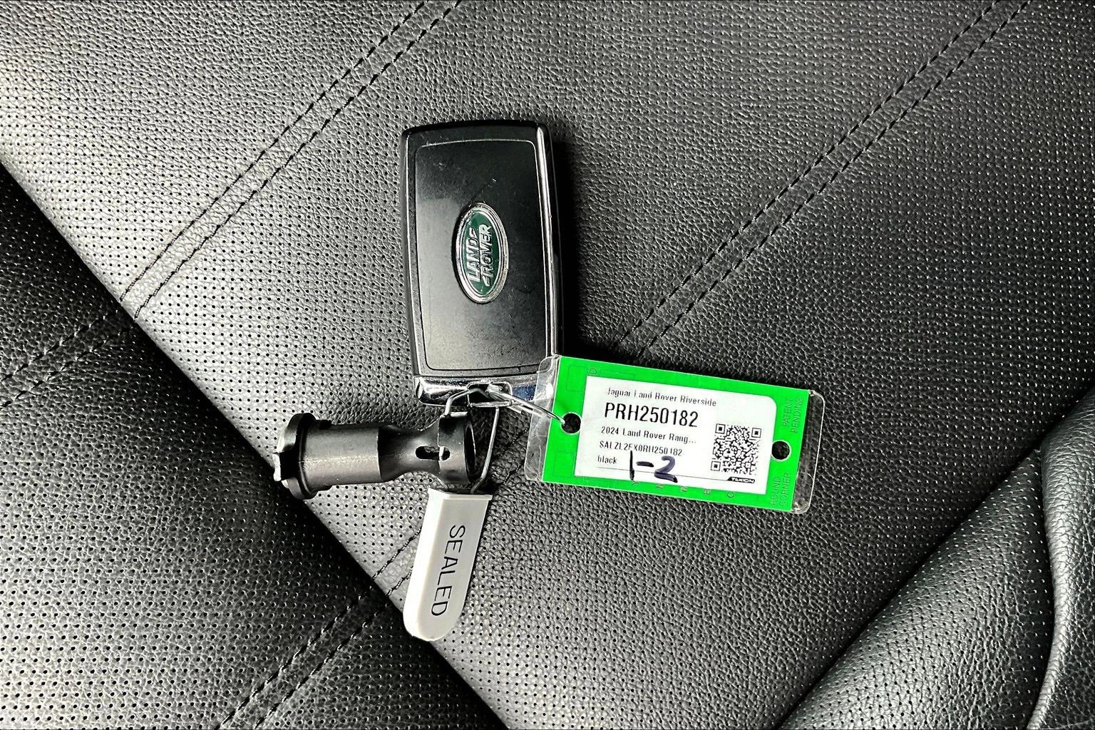 Used 2024 Land Rover Range Rover Evoque Dynamic SE image 11