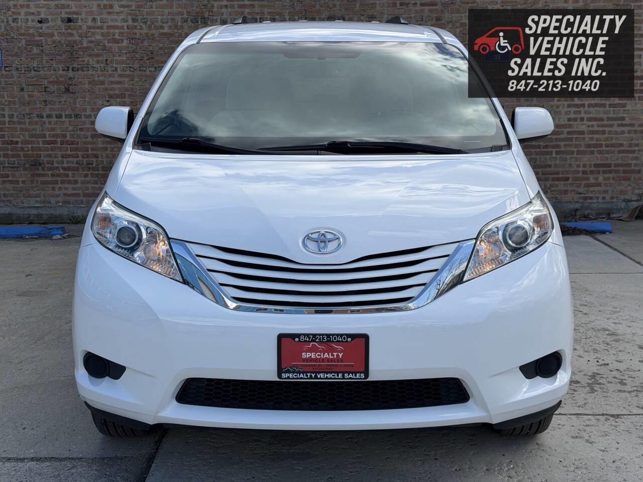 Used 2017 Toyota Sienna LE image 10