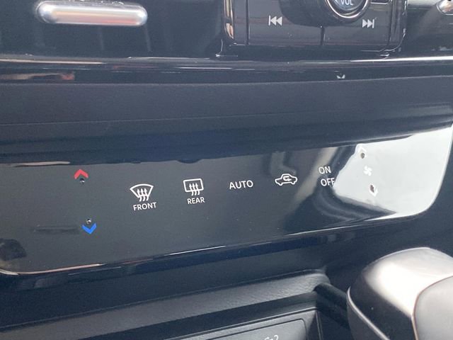 Certified 2025 Nissan Kicks SR image 17