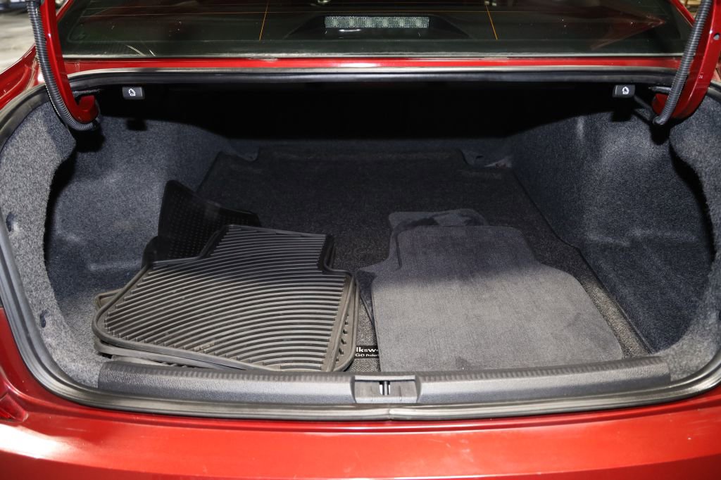 Used 2017 Volkswagen Passat 1.8T SEL Premium image 29