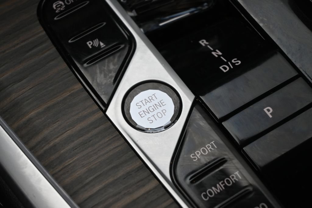 Used 2024 BMW X7 xDrive40i w/ Premium Package AWD/4WD image 18