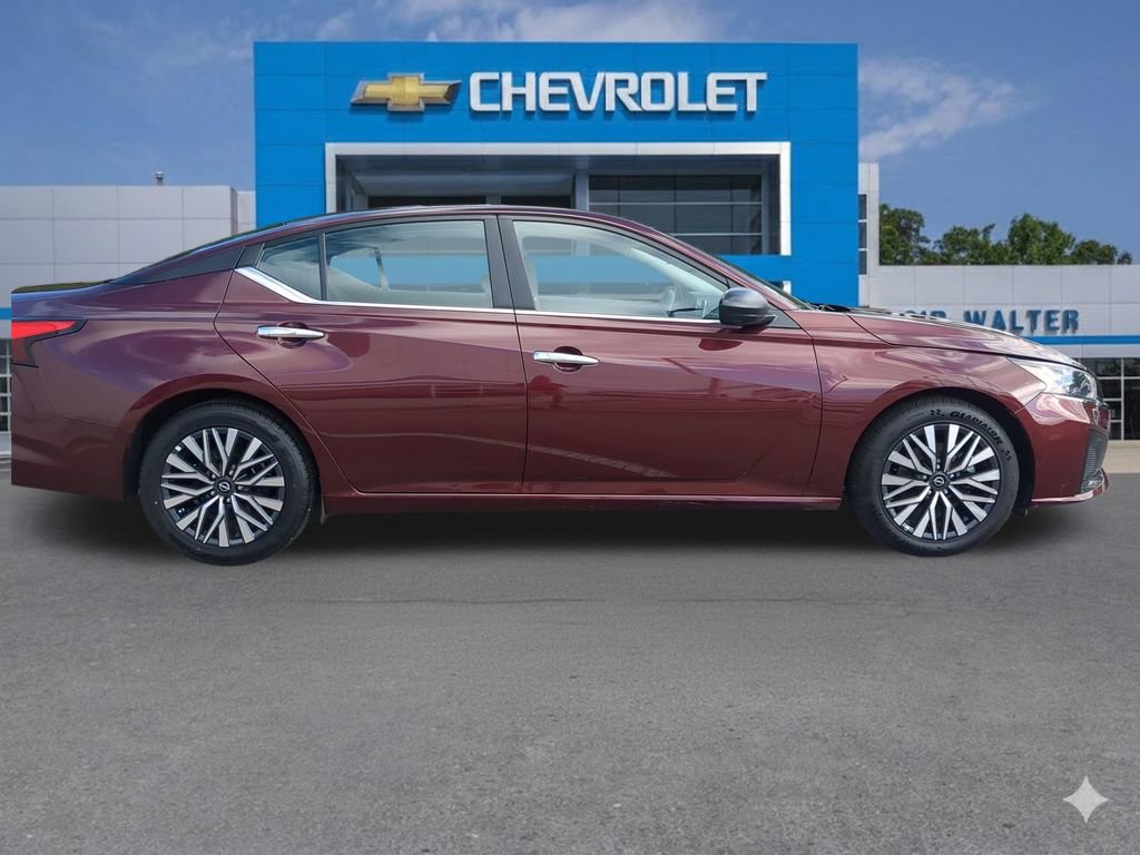 Used 2024 Nissan Altima 2.5 SV FWD image 7