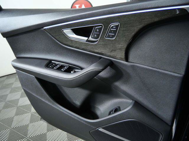Used 2025 Audi Q7 3.0T Premium Plus AWD/4WD image 25