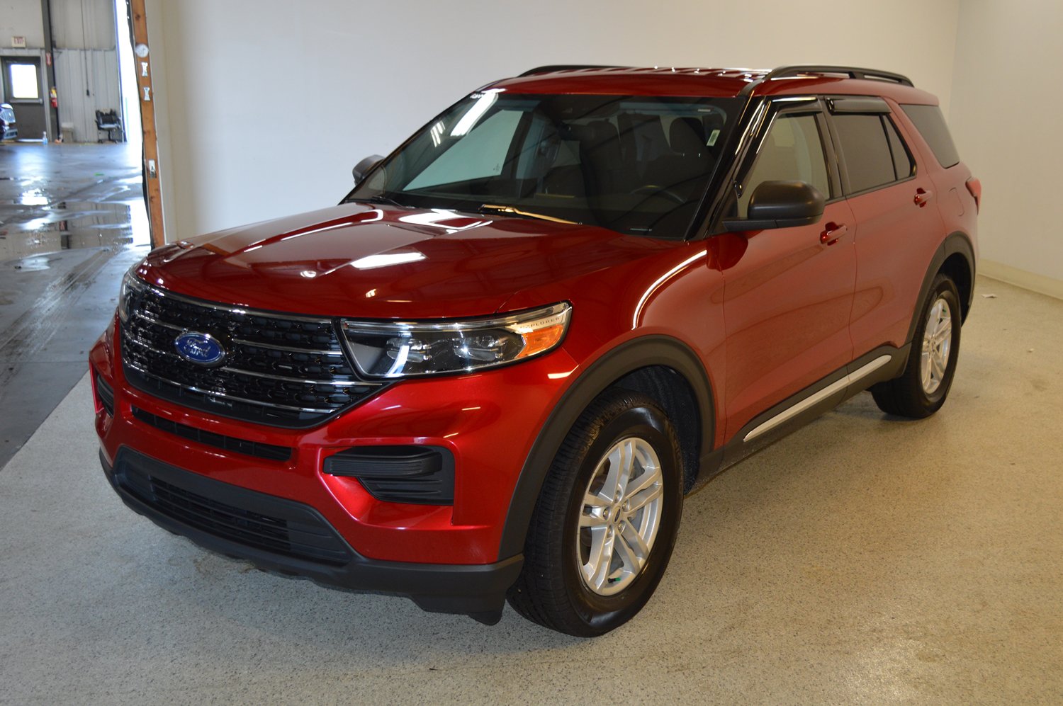 Used 2021 Ford Explorer XLT w/ Class III Trailer Tow Package AWD/4WD image 7