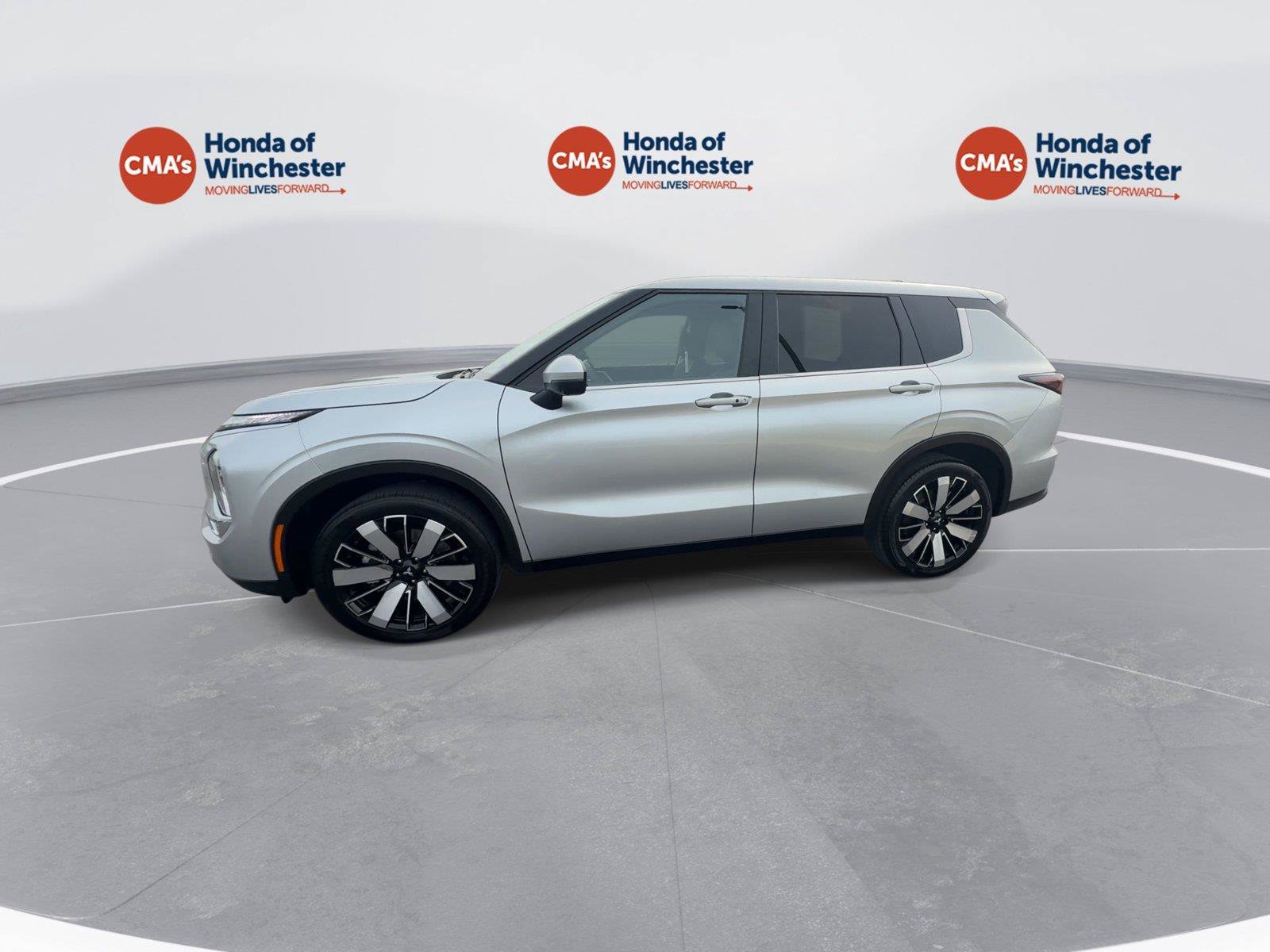 Used 2025 Mitsubishi Outlander SE AWD/4WD image 4