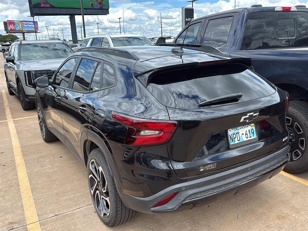 Used 2025 Chevrolet Trax RS w/ Sunroof Package FWD image 10