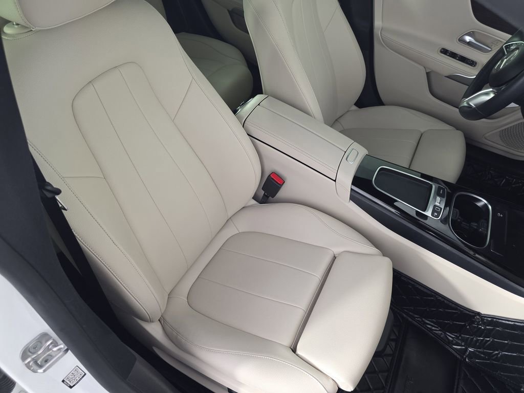 Used 2025 Mercedes-Benz CLA 250 image 37
