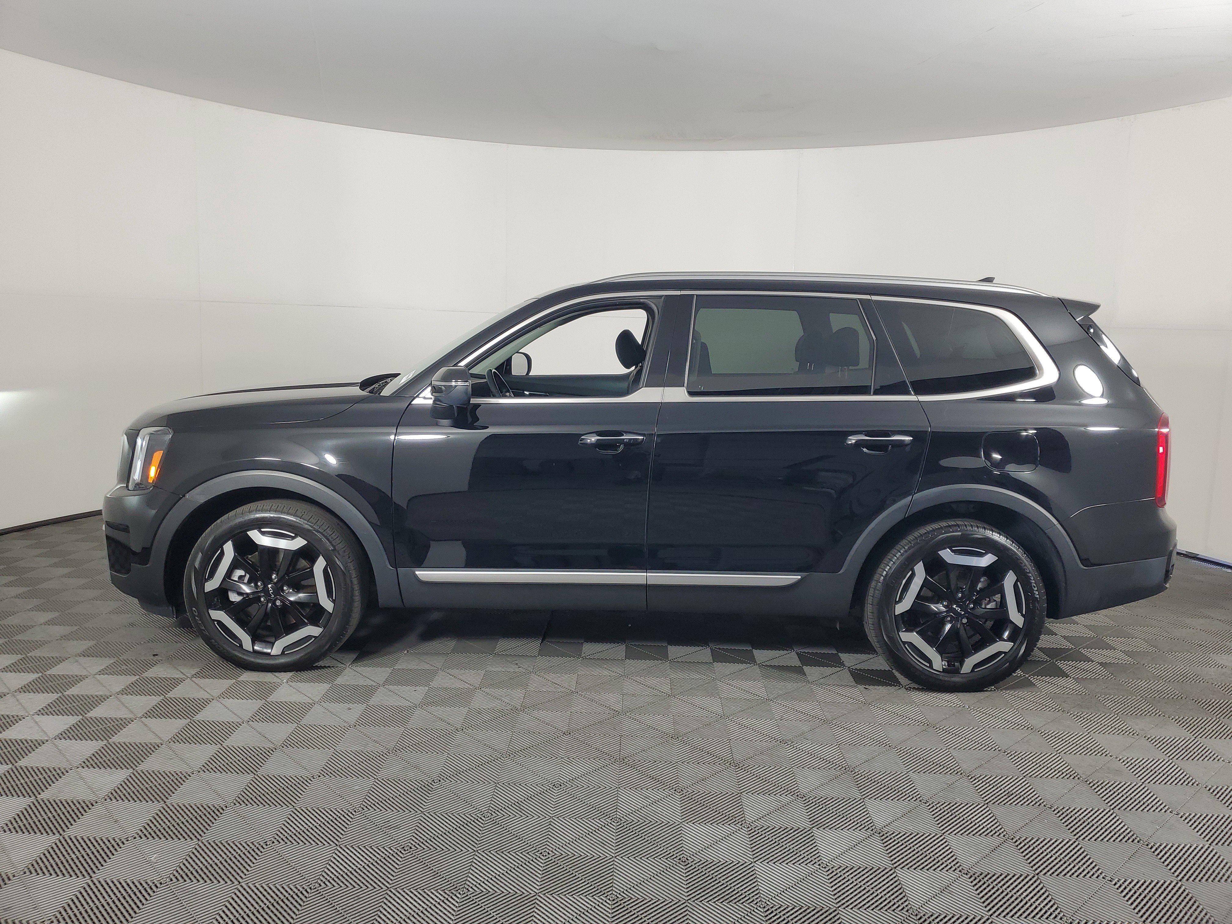 Used 2023 Kia Telluride S w/ S Sunroof Package image 7