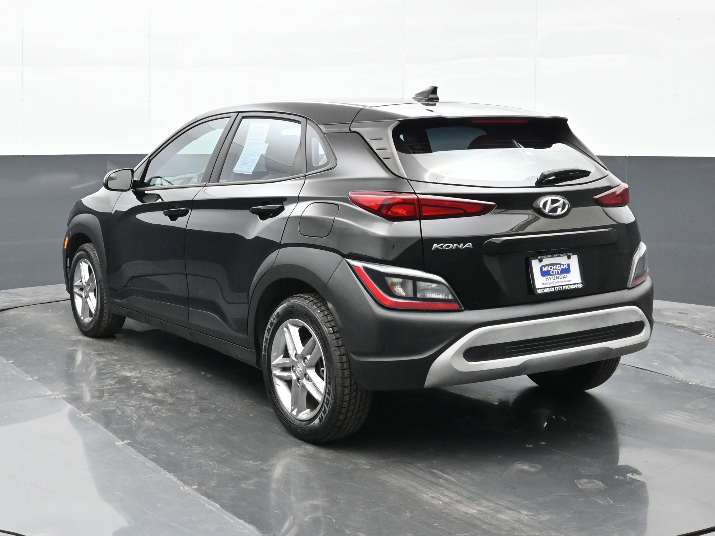 Certified 2022 Hyundai Kona SE image 2