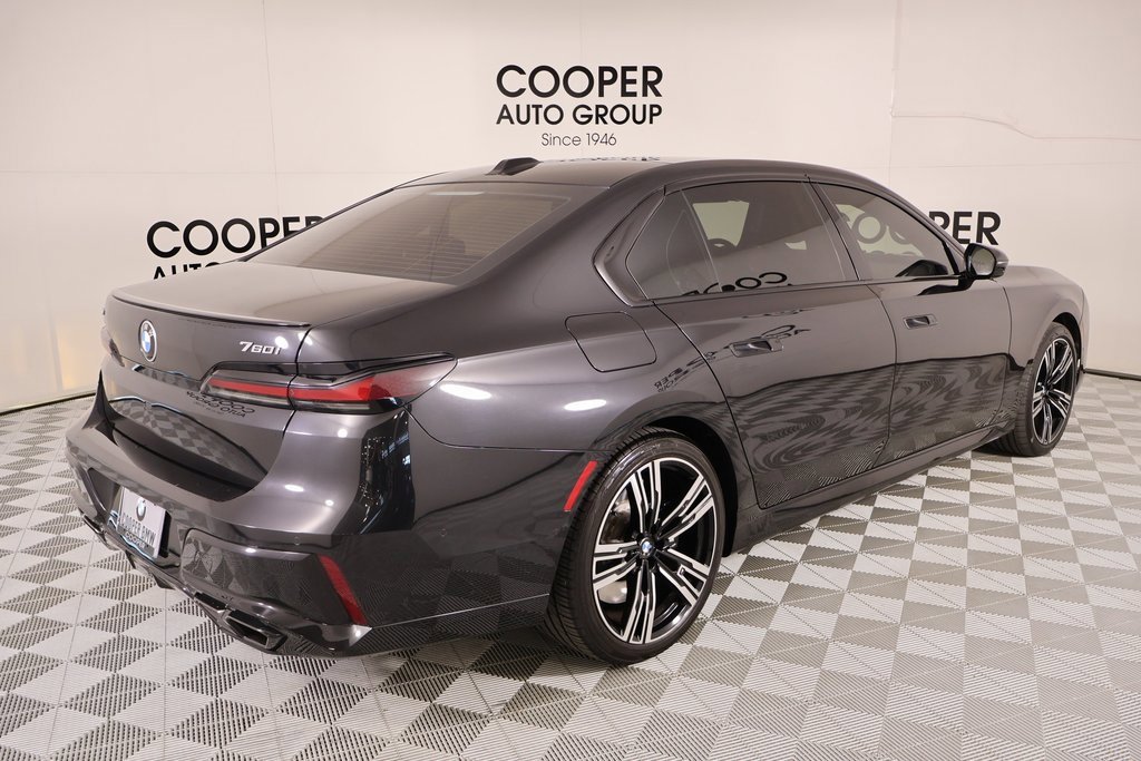 Used 2023 BMW 760i xDrive image 24