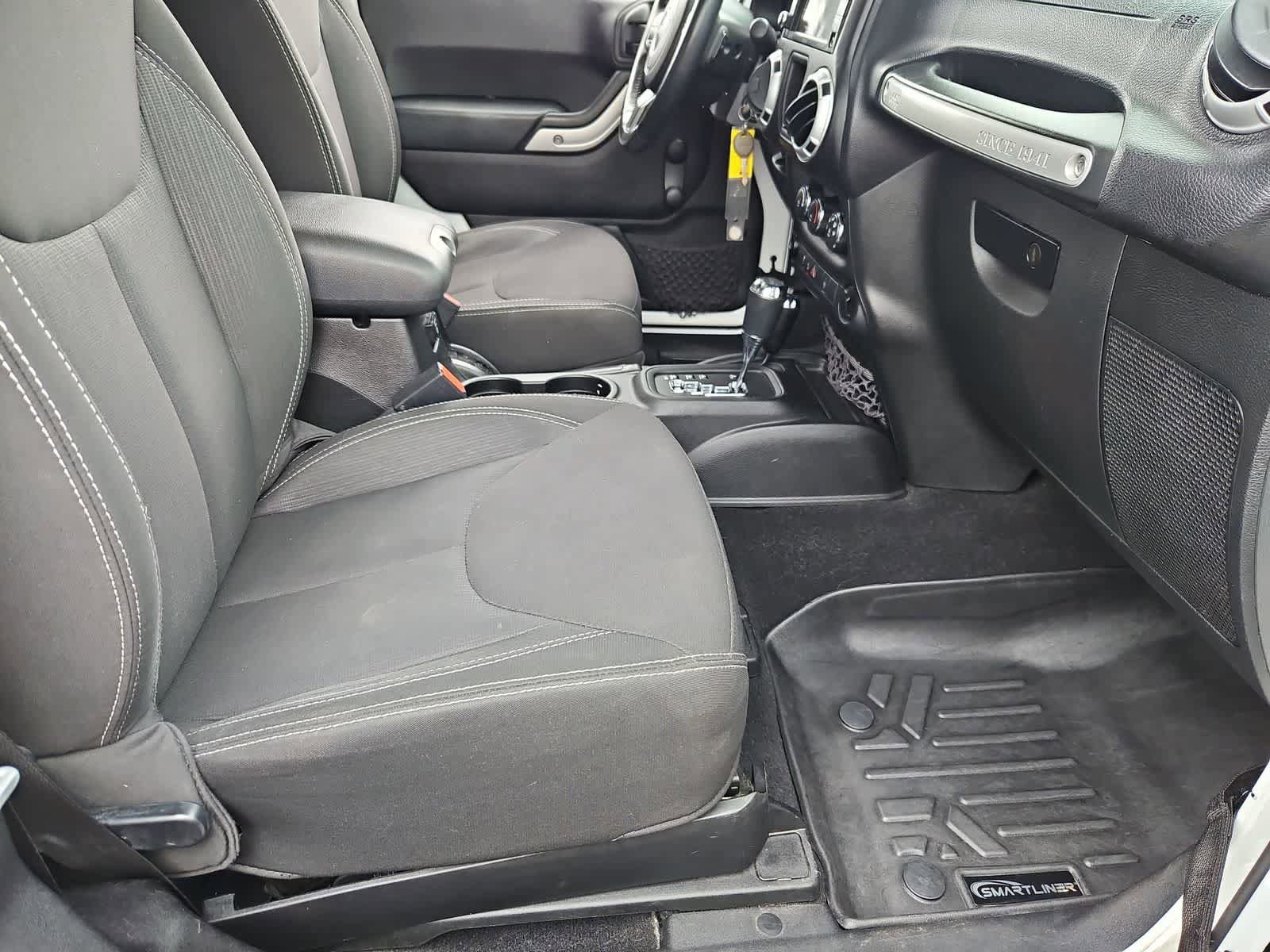 Used 2014 Jeep Wrangler Rubicon w/ Connectivity Group AWD/4WD image 18