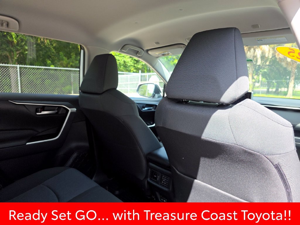 Used 2025 Toyota RAV4 XLE AWD/4WD image 17