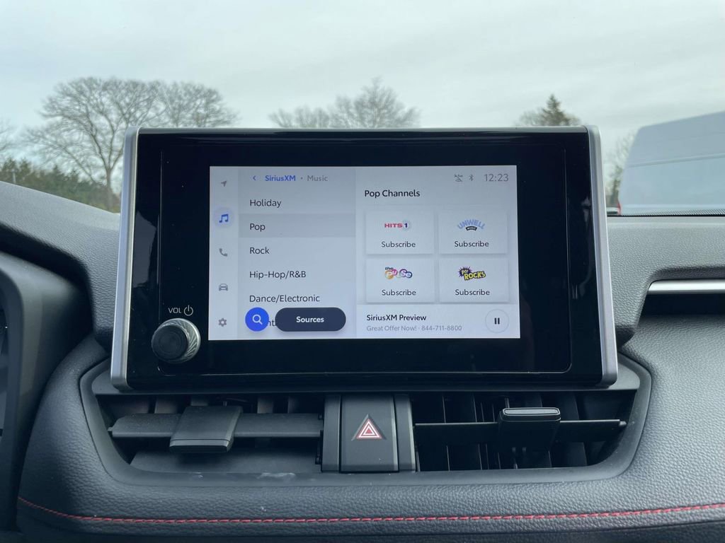 Used 2023 Toyota RAV4 SE image 28