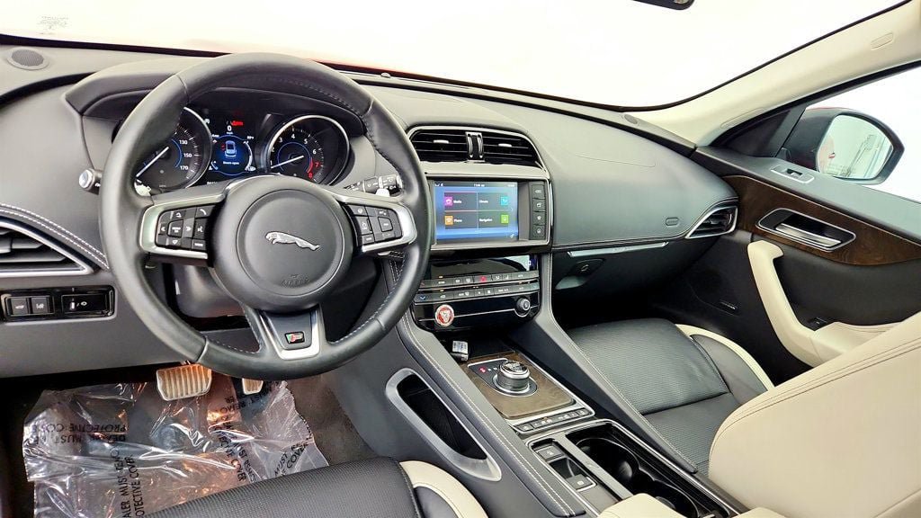 Used 2018 Jaguar F-PACE S AWD/4WD image 13