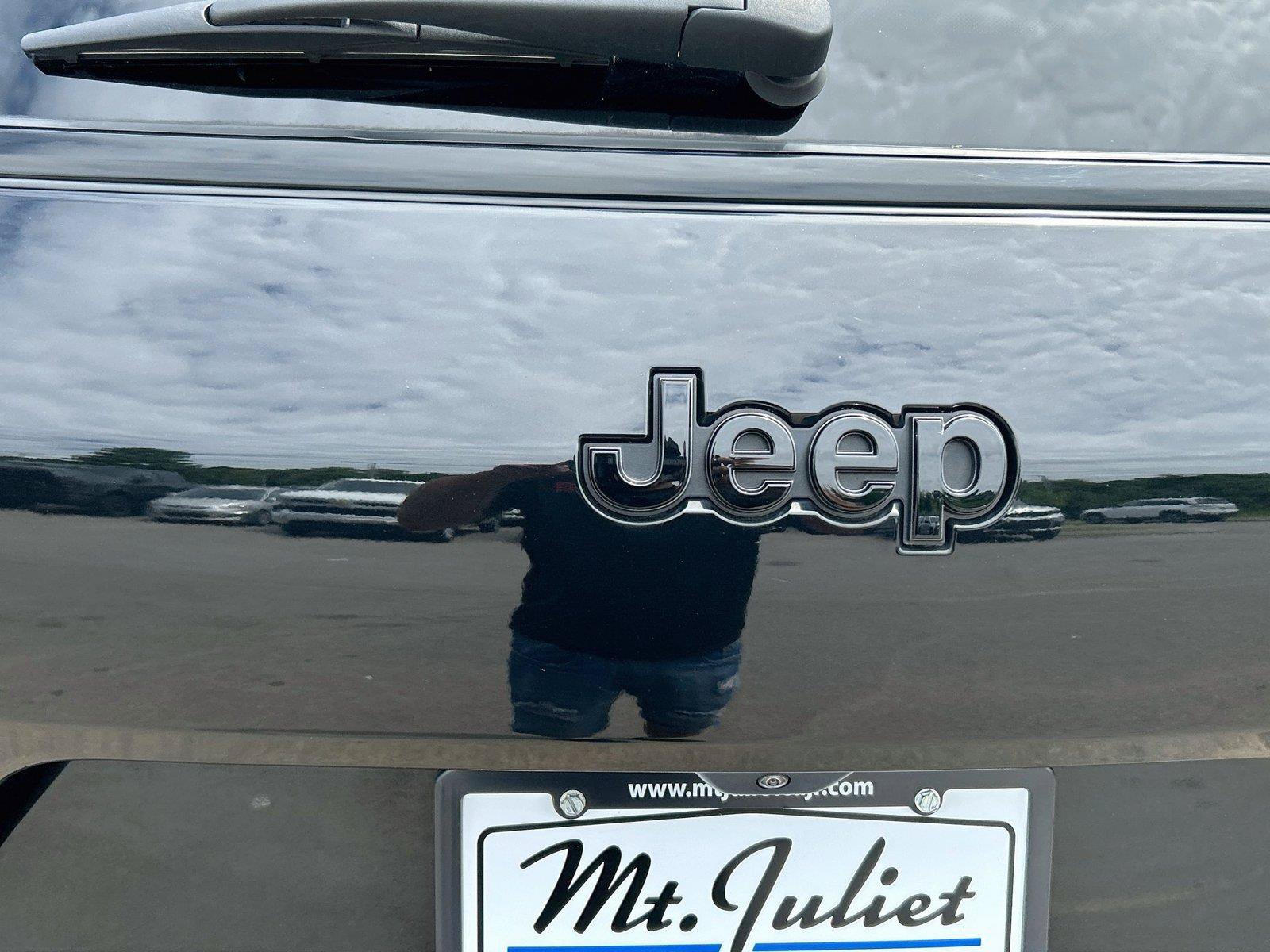 Used 2023 Jeep Grand Cherokee L Laredo AWD/4WD image 12