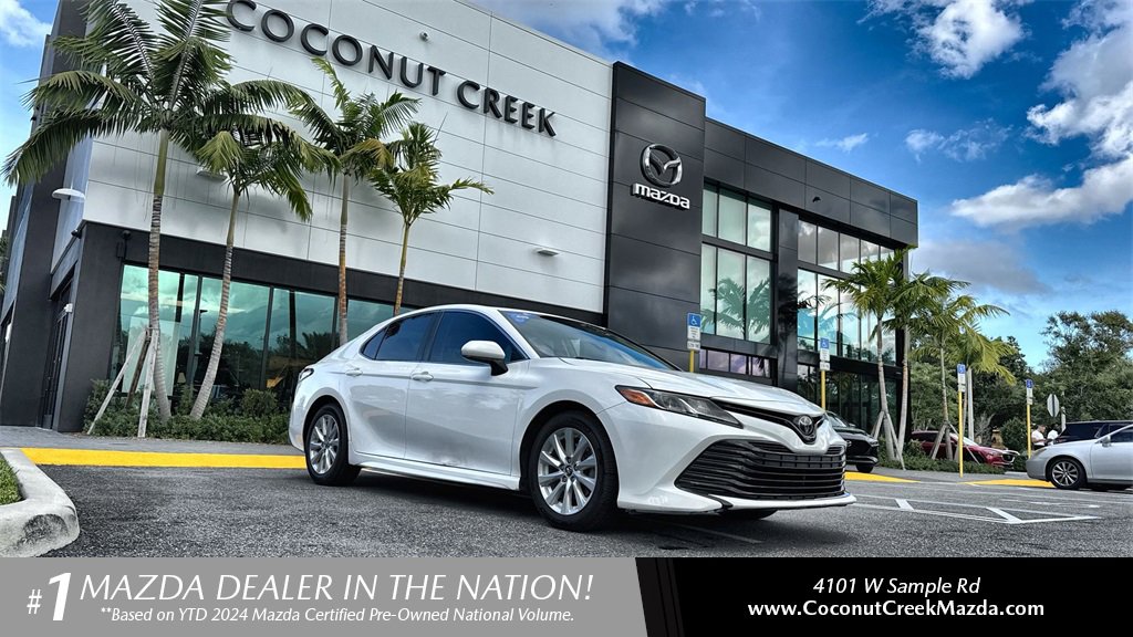 Used 2018 Toyota Camry LE image 1