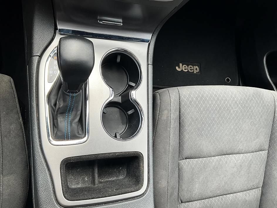 Used 2018 Jeep Grand Cherokee Laredo AWD/4WD image 24