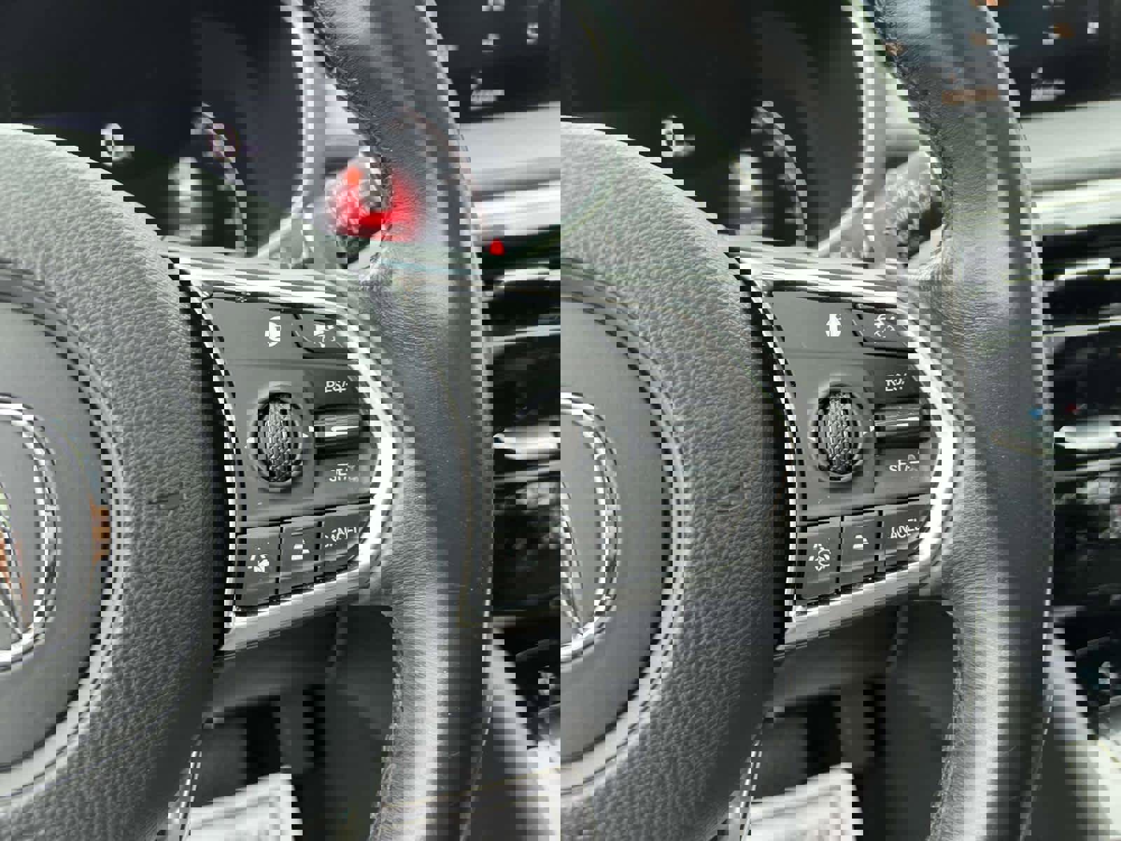 Used 2023 Acura MDX SH-AWD image 25