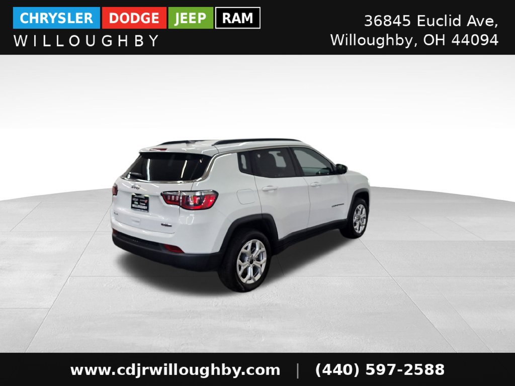 Used 2025 Jeep Compass Latitude AWD/4WD image 9