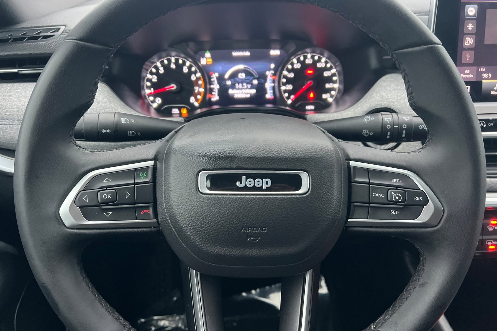 Used 2024 Jeep Compass Latitude image 25