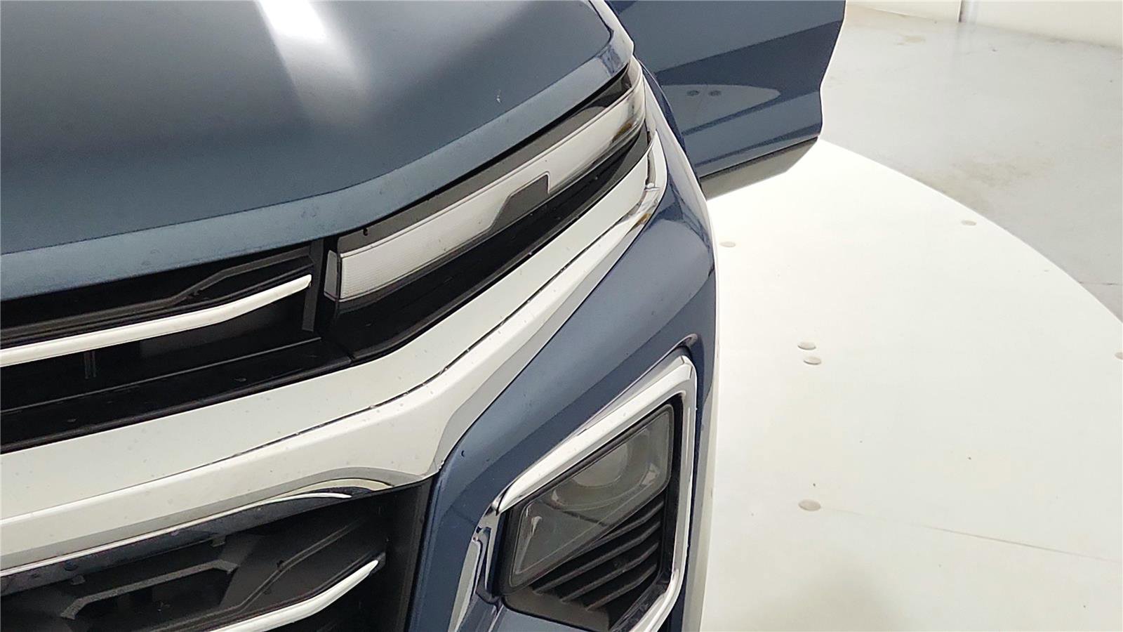 Used 2025 Chevrolet Traverse LT w/ Driver Confidence Package image 39