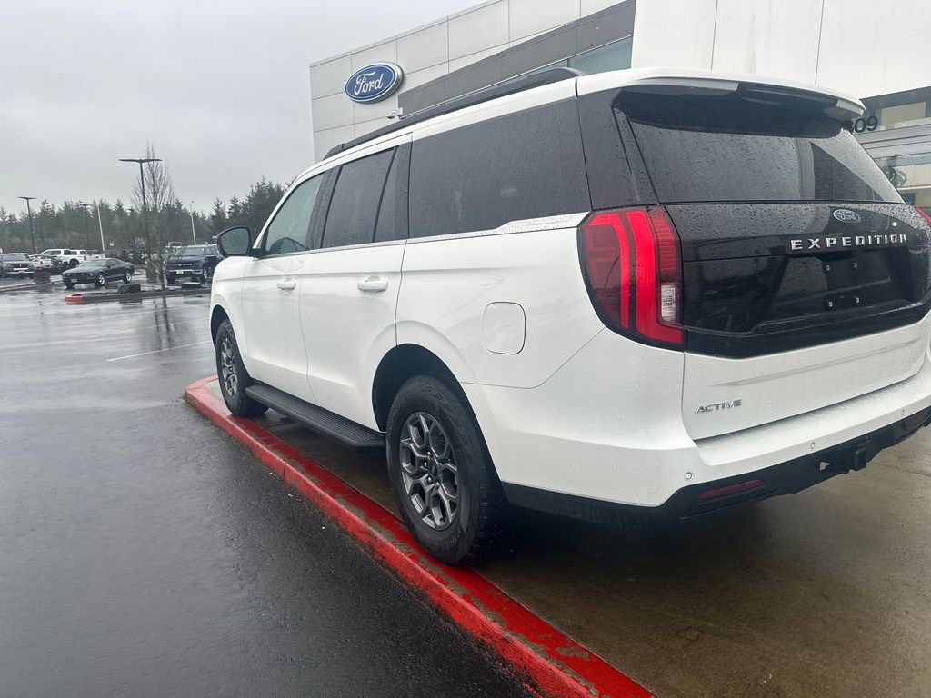 Used 2025 Ford Expedition Active image 2