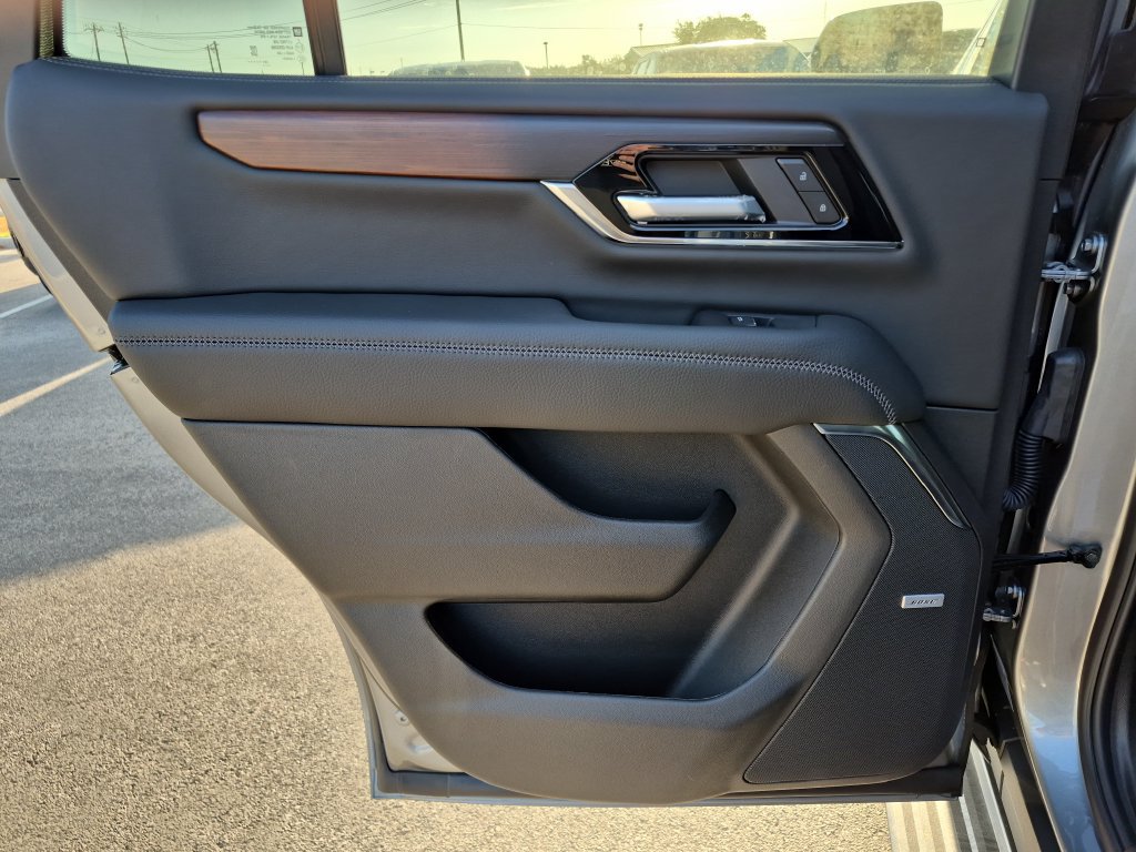 New 2026 GMC Yukon Denali w/ Denali Reserve Package AWD/4WD image 32